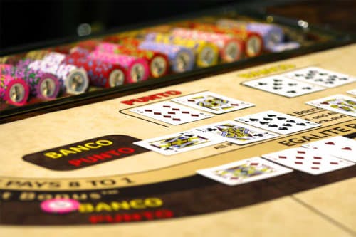 Baccarat Cutter Gang : une escroquerie légendaire dans les casinos